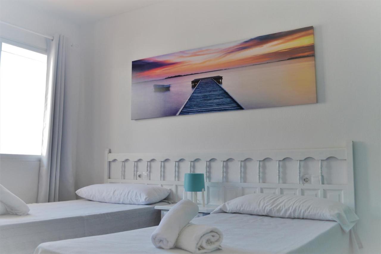Apartamentos Cana Sofia Кала Лонга Екстериор снимка