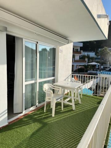 Apartamentos Cana Sofia Кала Лонга Екстериор снимка